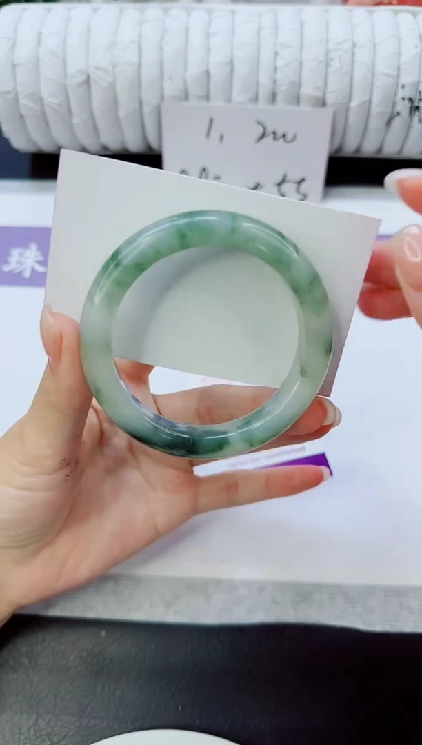 未镶嵌手镯石英质玉276/54.5