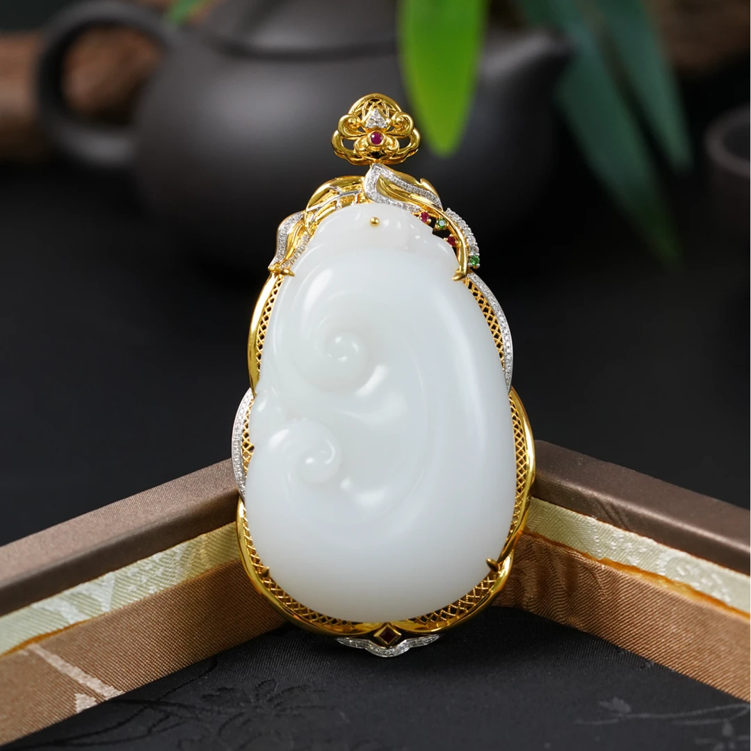 【石缘居珠宝】18K金镶嵌和田玉羊脂白佩戴高贵大气如意吊坠 C17-39