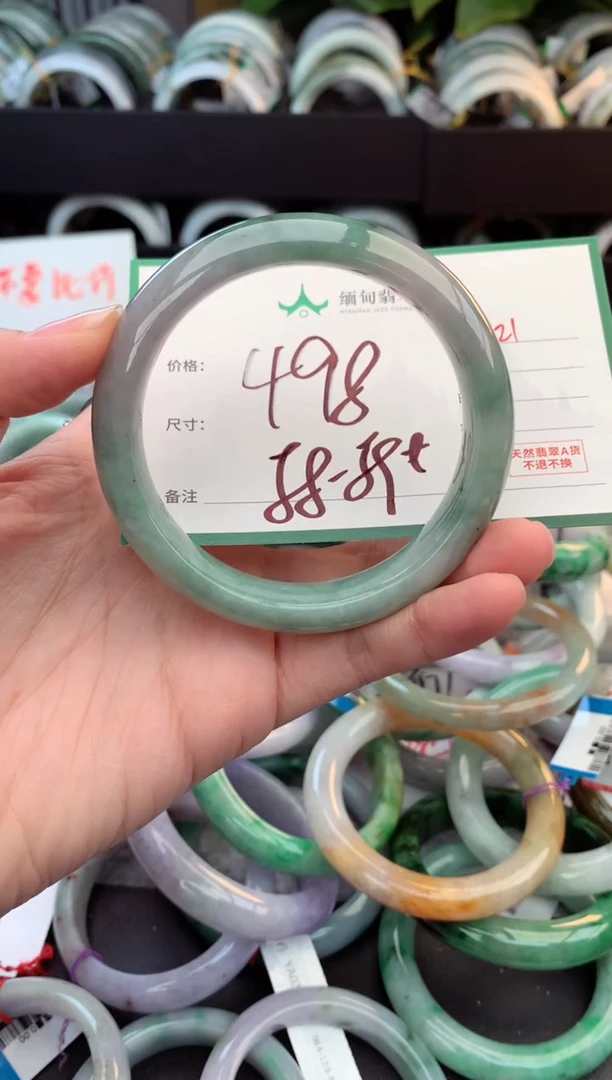 未镶嵌定制翡翠毛货需精细抛光+多人