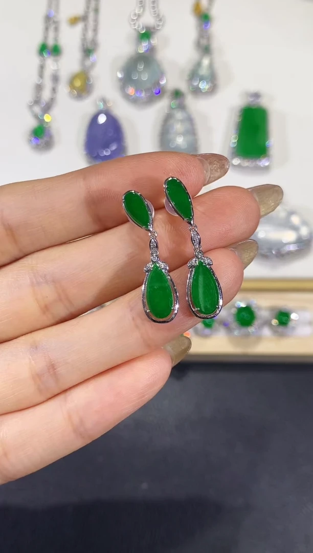 翡翠18K金镶嵌颈饰团购35