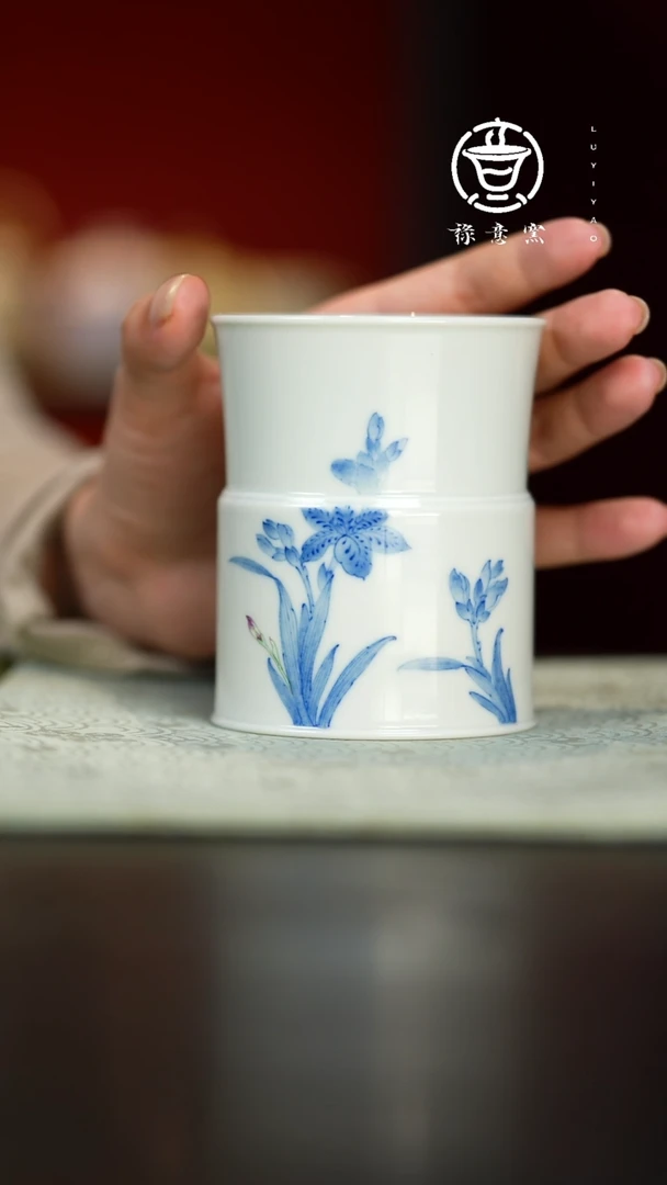 禄意窑青花鸢尾花竹节杯