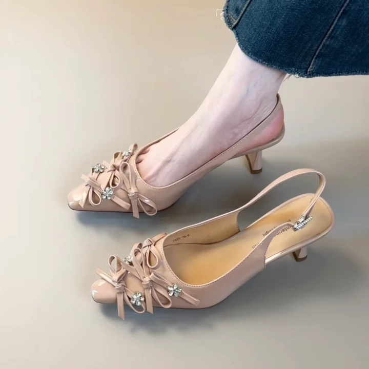 Pokoy-6cm法式复古尖头蝴蝶结一字带凉鞋新款百搭粗跟露趾凉鞋