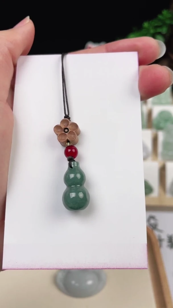 【闪购商品】翡翠颈饰未镶嵌葫芦