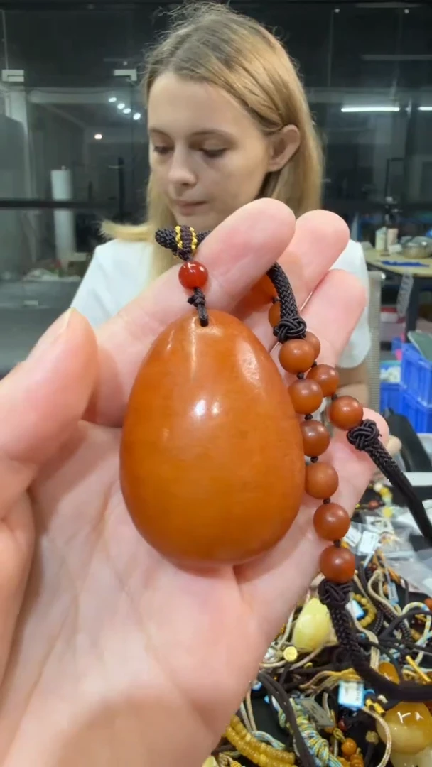 琥珀颈饰未镶嵌假一罚三