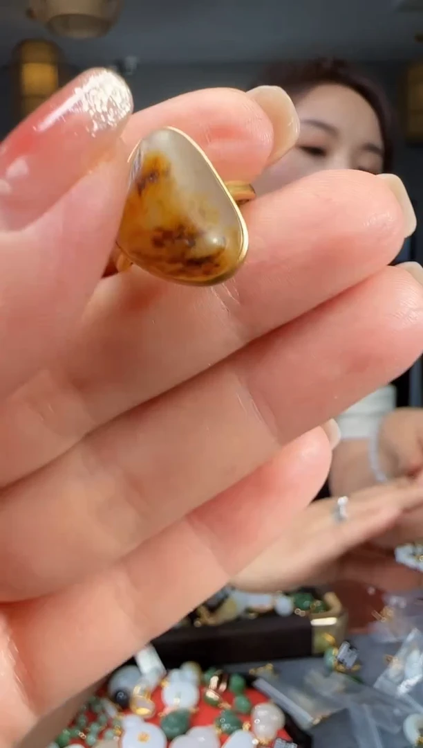 和田玉戒指18K金镶嵌1