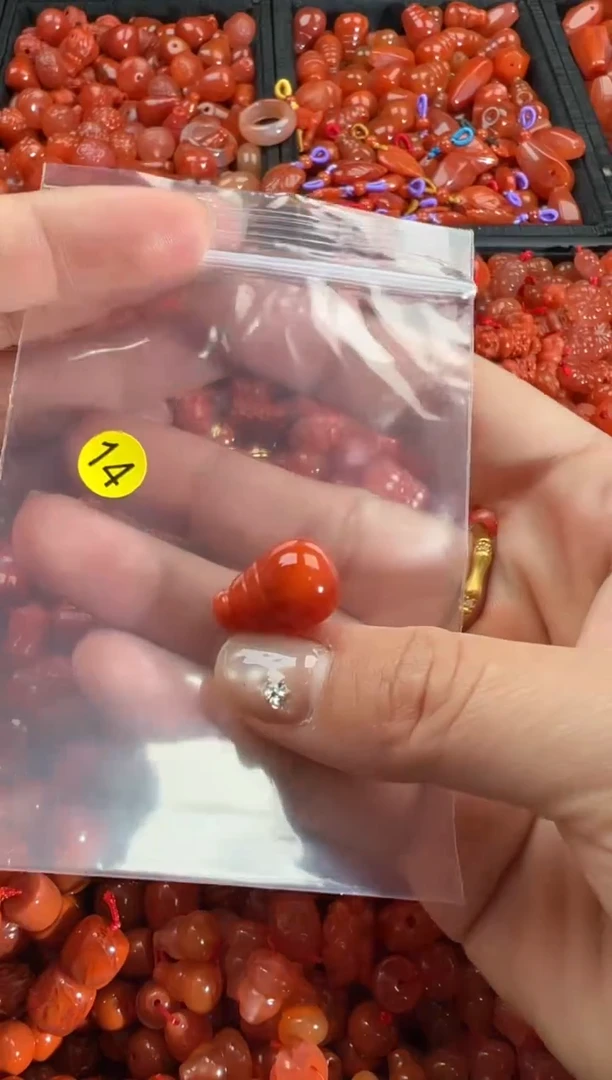 【闪购商品】南红玛瑙颈饰未镶嵌1