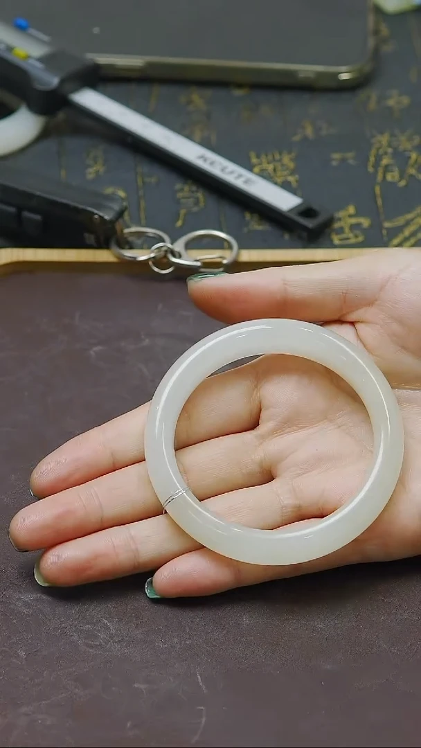 未镶嵌手镯和田玉56.5圈口  正装蜂蜜水手镯