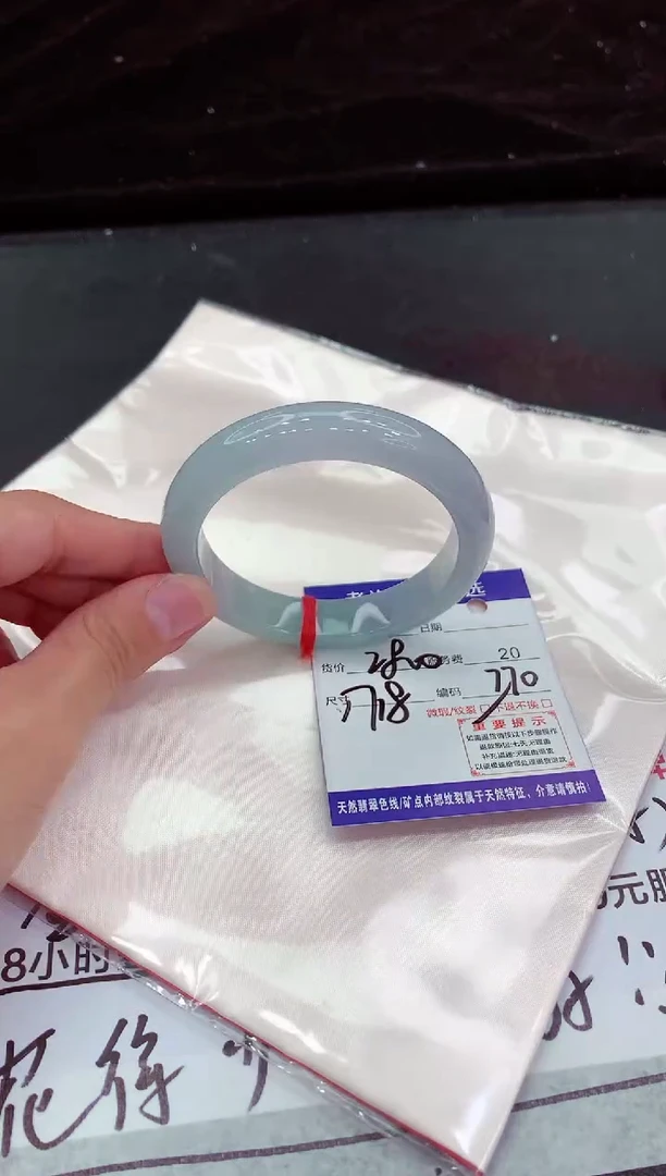 翡翠手镯未镶嵌1111111111111111