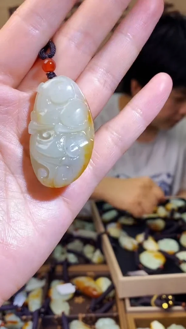 和田玉未镶嵌颈饰1