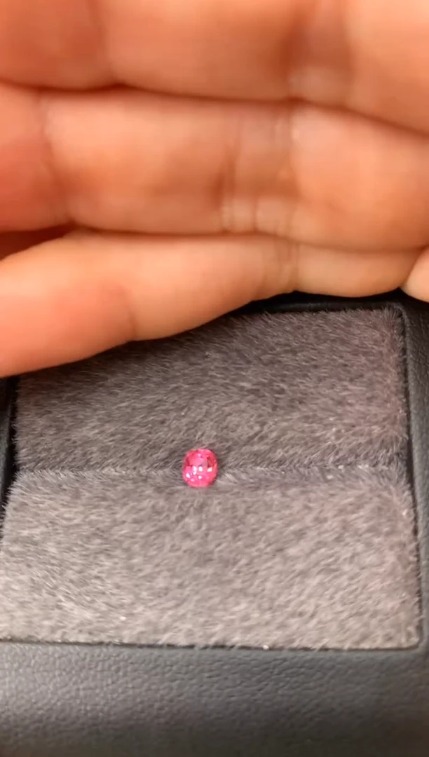 未镶嵌裸石定制尖晶石枕型 莲花色调 0.38ct