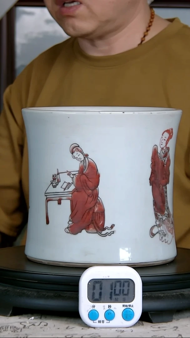 兵*釉里红精绘人物图笔筒