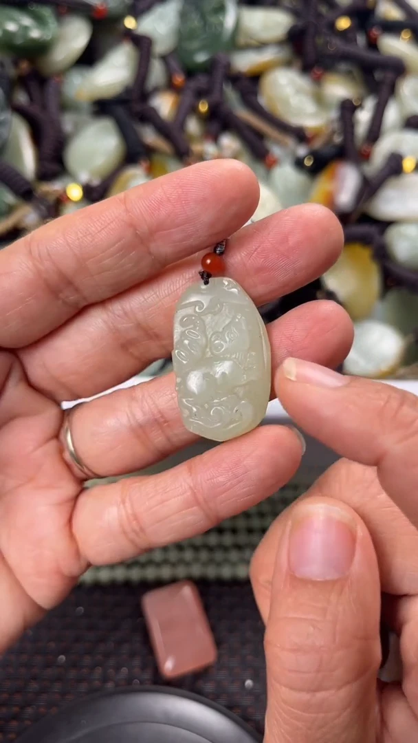 【闪购商品】和田玉颈饰未镶嵌多样性发货没有证书拍一发一有瑕