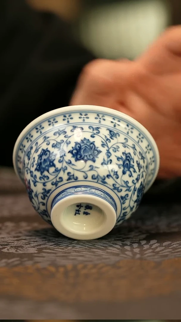 中式仿明永乐双狮缠枝莲压手