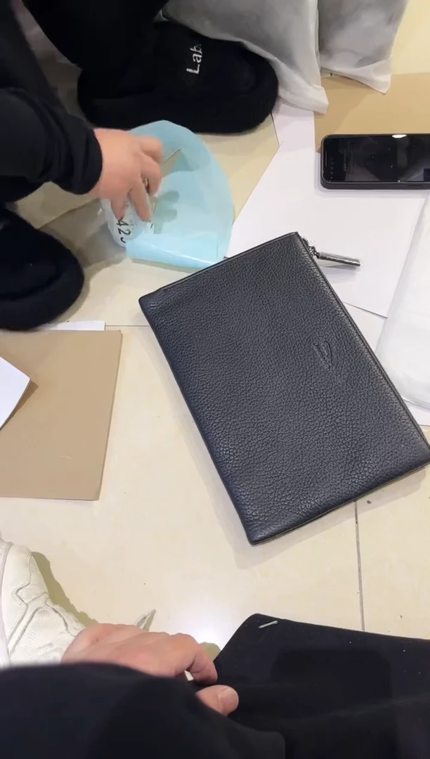 头层牛皮424品牌男包清货中(不要卡单，理性消费）