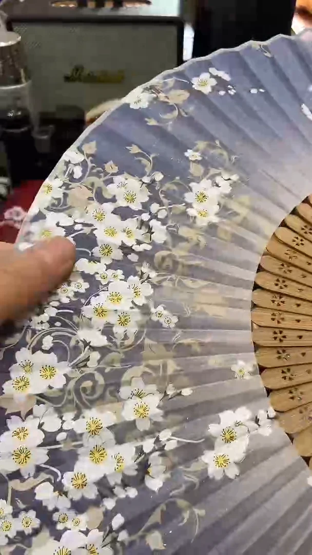 瓷片闪购商品 如图所示