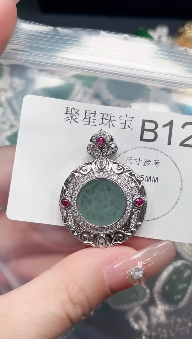 【闪购商品】翡翠颈饰未镶嵌赠皮绳126