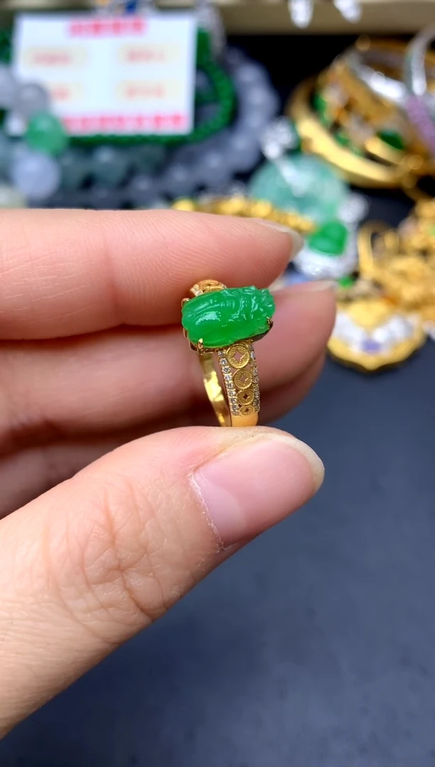 18K金镶嵌戒指翡翠320 -中国好珍宝