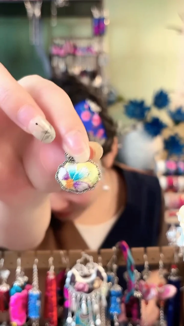 彩云南阁非遗老绣饰品556*