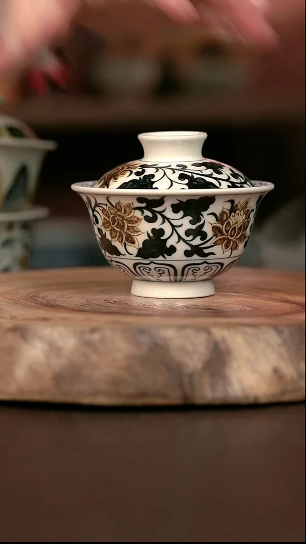 手绘微瑕 高温现代瓷 气窑   缠枝莲 小元宝100c