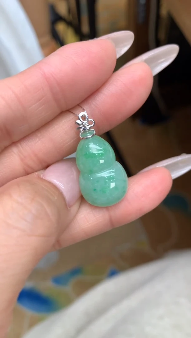 【闪购商品】翡翠颈饰18K金镶嵌葫芦