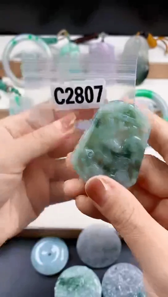 颈饰未镶嵌翡翠天然翡翠吊坠挂件