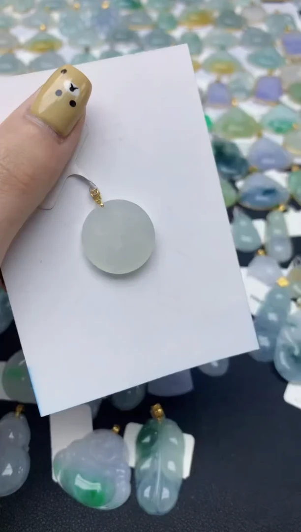 翡翠18K金镶嵌颈饰天然A货翡翠