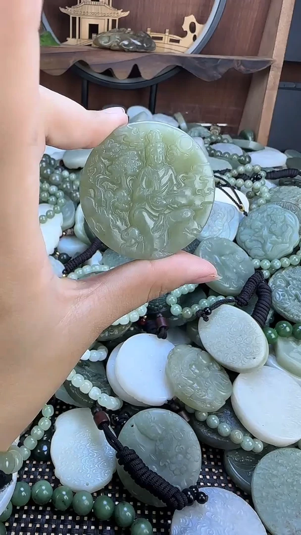 颈饰未镶嵌和田玉1