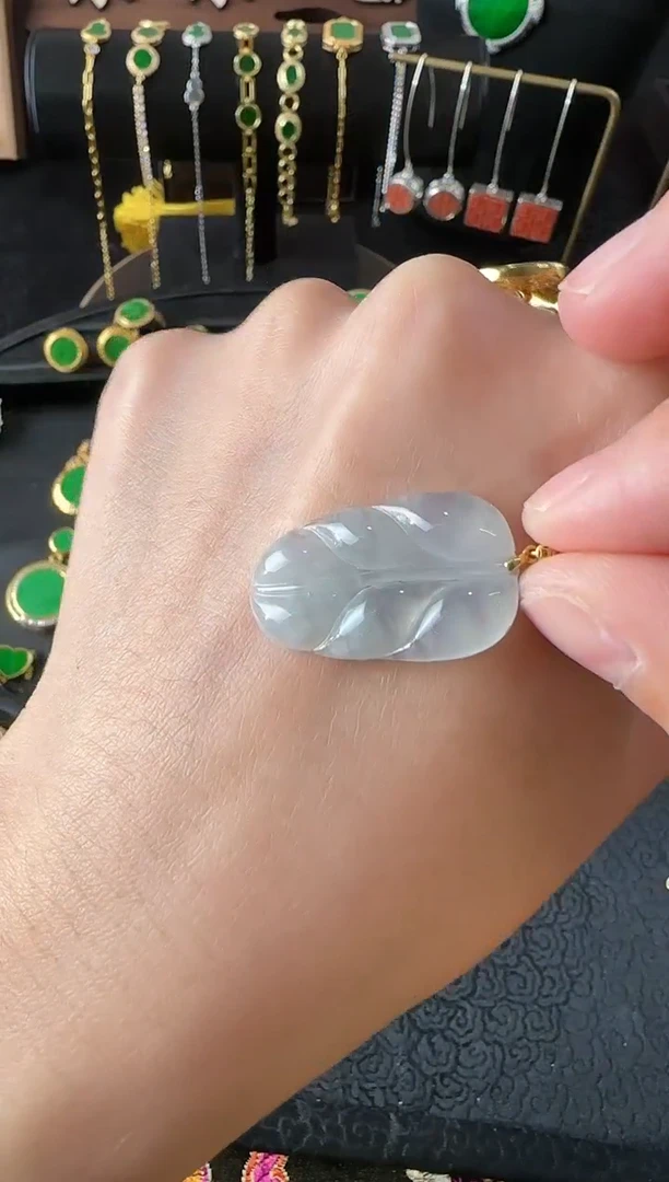 【闪购商品】翡翠颈饰18K金镶嵌吊坠