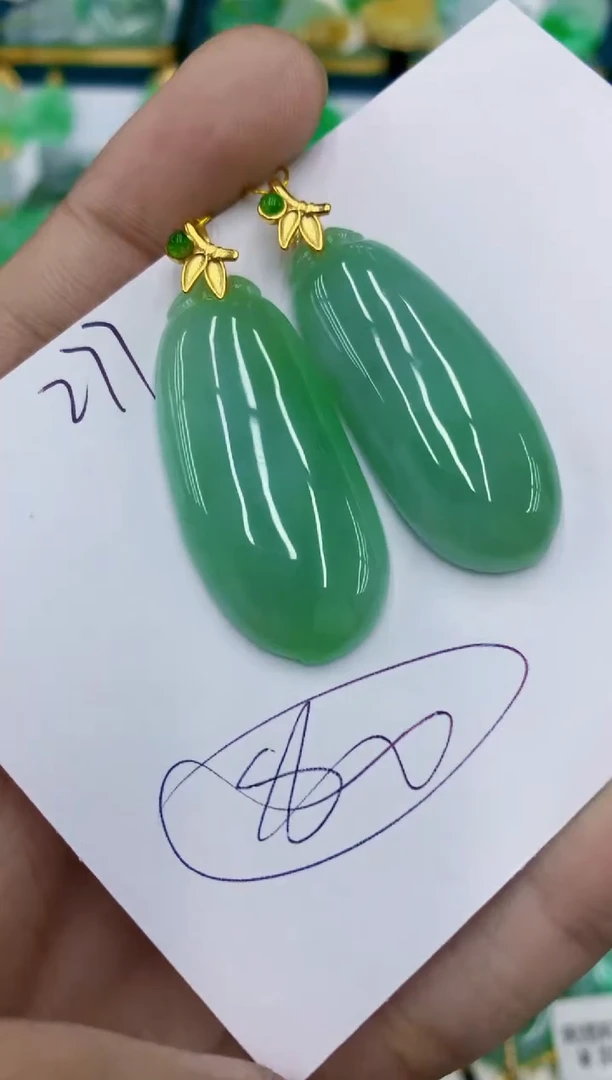 翡翠未镶嵌颈饰1111111111多样性发其一