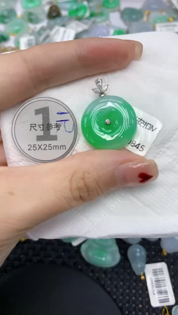 翡翠18K金镶嵌颈饰11111111