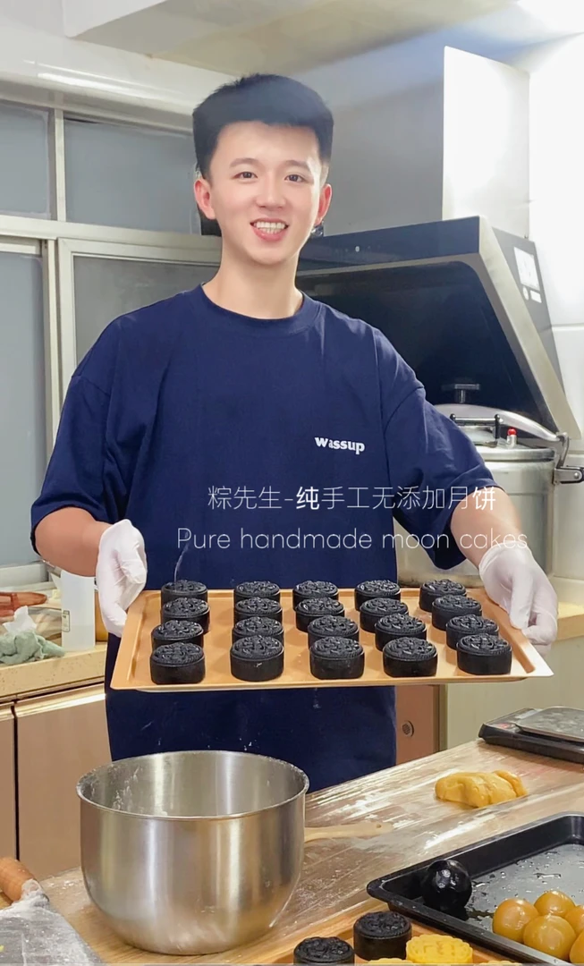 纯手工无防腐剂中秋月饼微甜不腻口感清香75克/枚
