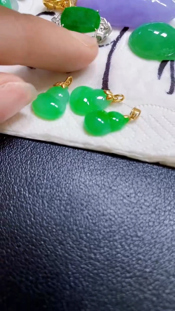 颈饰18K金镶嵌翡翠多样性发货发1个