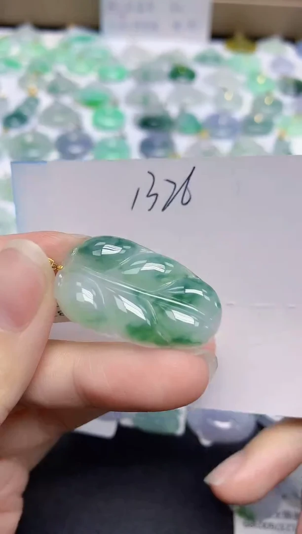 颈饰18K金镶嵌翡翠天然缅甸翡翠A货翡翠百元以上9元证书费自理