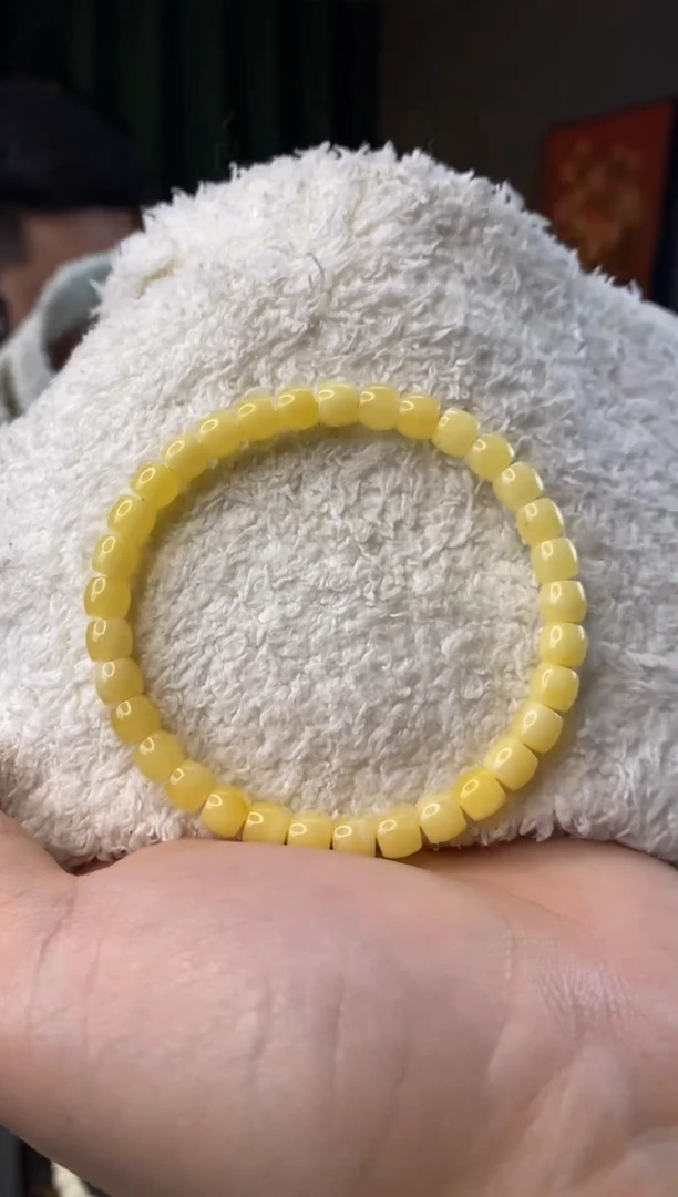 【闪购商品】蜜蜡手串未镶嵌6.5mm直切瑕疵