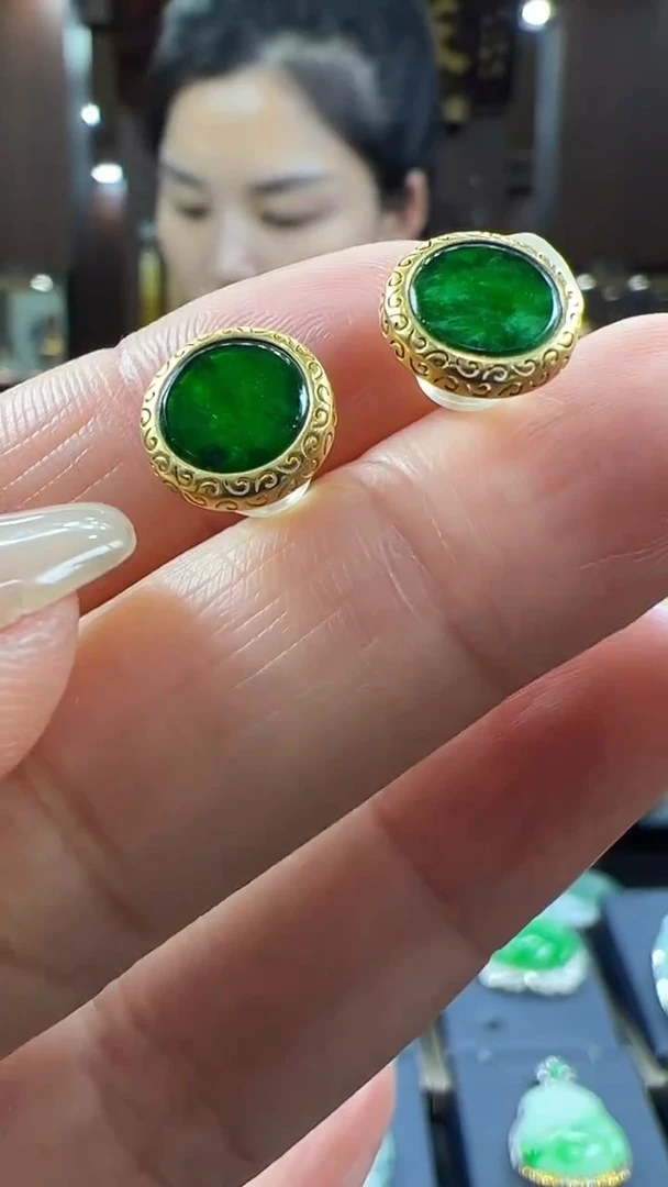 【闪购商品】翡翠耳饰18K金镶嵌耳钉有微瑕