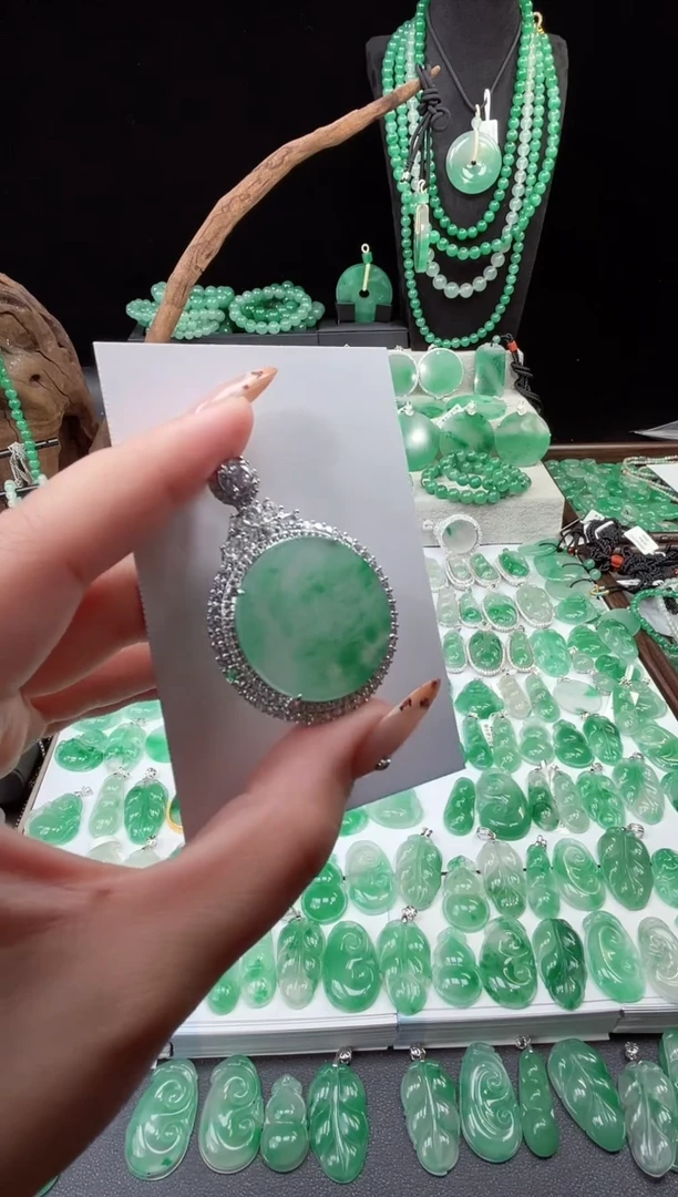 项链合金石英质玉（非洲翠）20.223无事牌