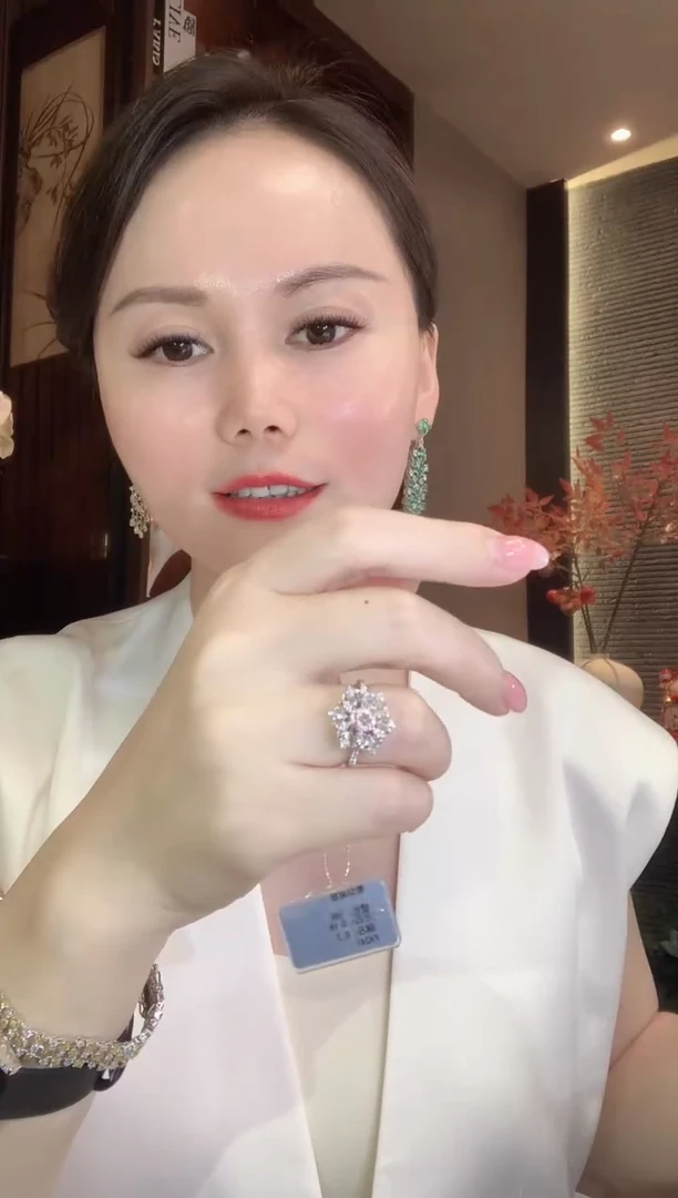 18K金镶嵌戒指钻石A109