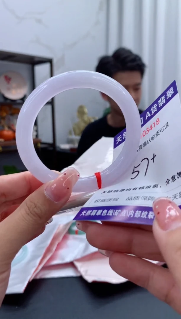 未镶嵌手镯翡翠有纹，完美者勿拍