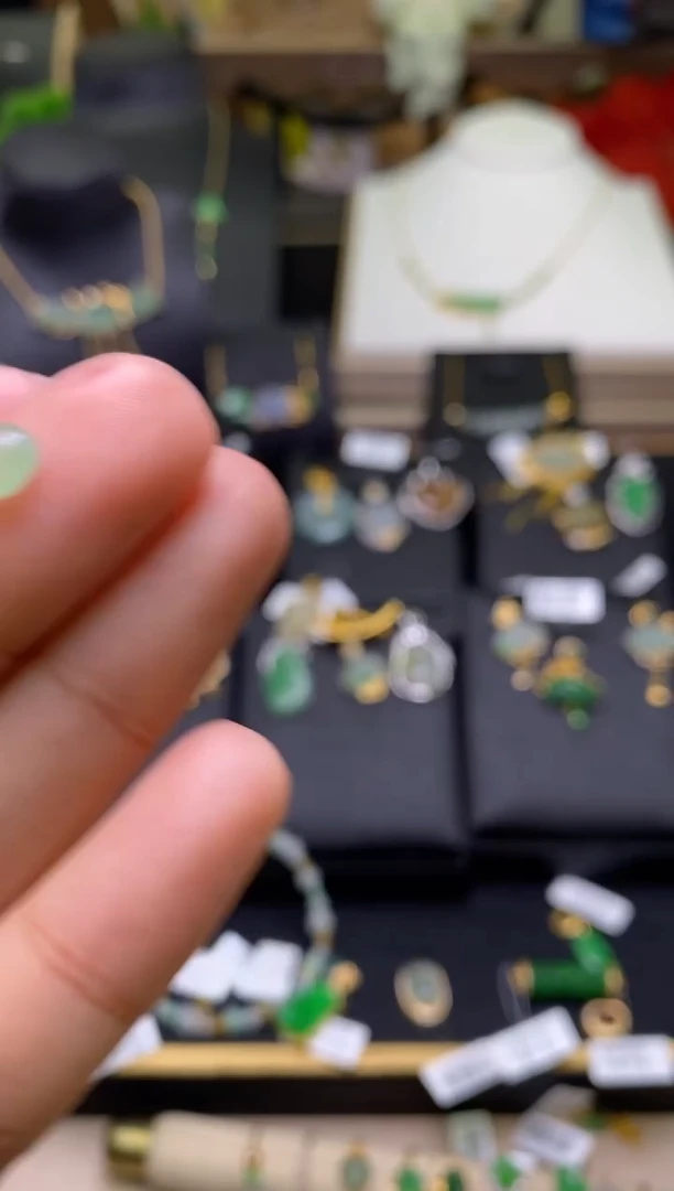 【闪购商品】翡翠颈饰18K金镶嵌净货17960