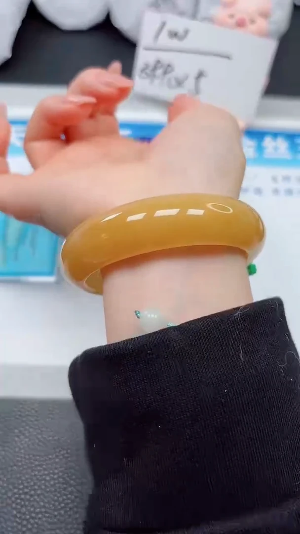 【闪购商品】石英质玉手镯未镶嵌150