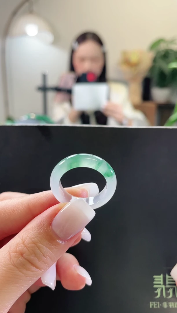 未镶嵌石英质玉戒指玉戒