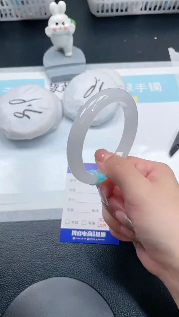 【闪购商品】石英质玉手镯未镶嵌6S25-57