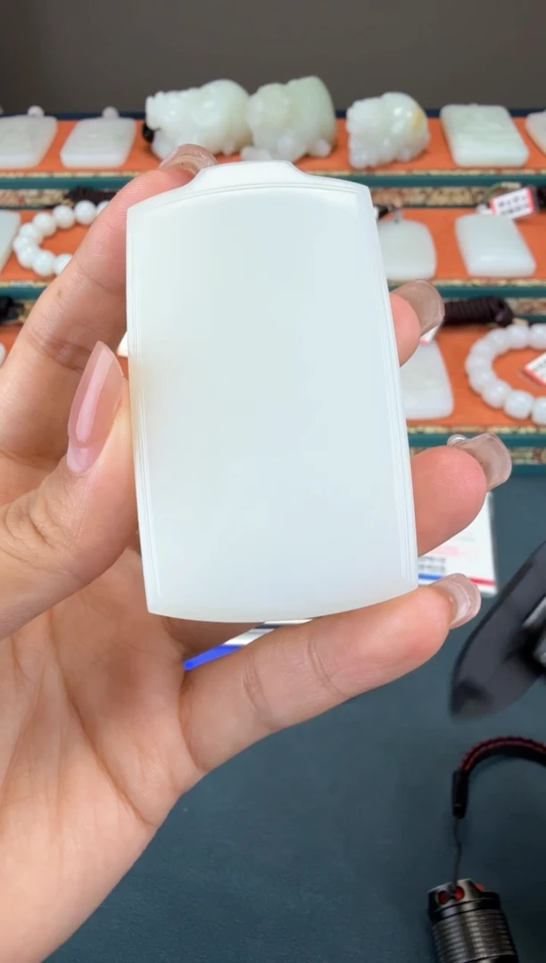 和田玉未镶嵌颈饰1