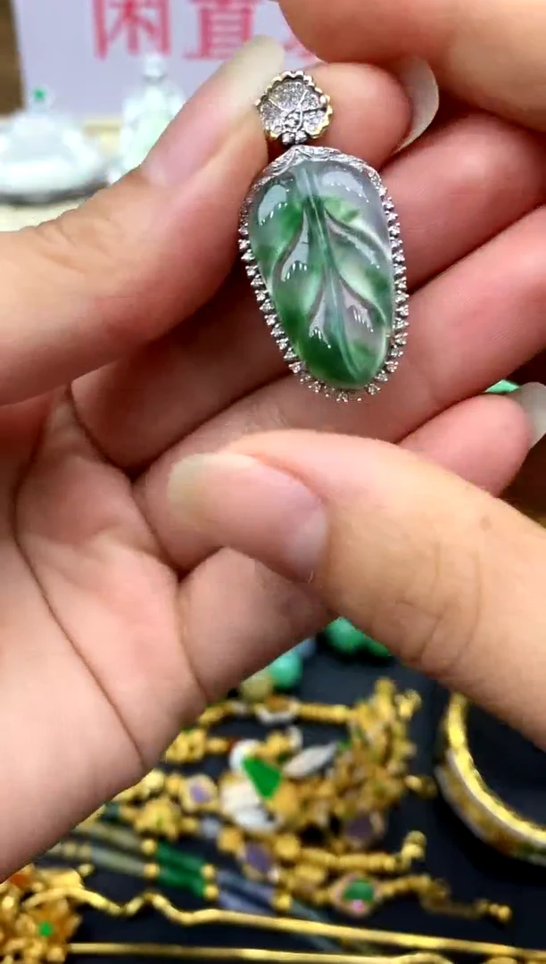 颈饰18K金镶嵌翡翠495 -中国好珍宝