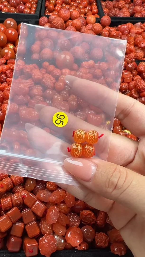 南红玛瑙未镶嵌颈饰1