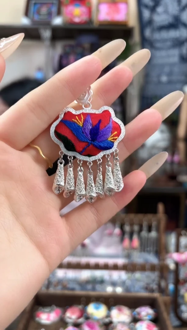 织绣?**壹民族风非遗老绣苗银饰品001