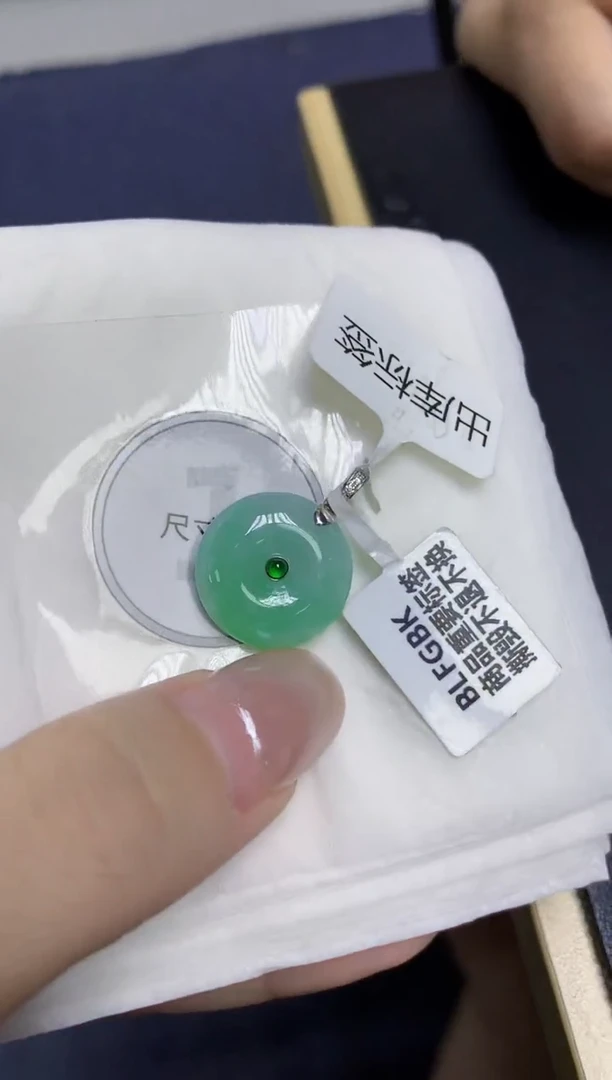 颈饰18K金镶嵌翡翠天然缅甸翡翠A货百元以上9元证书费自理