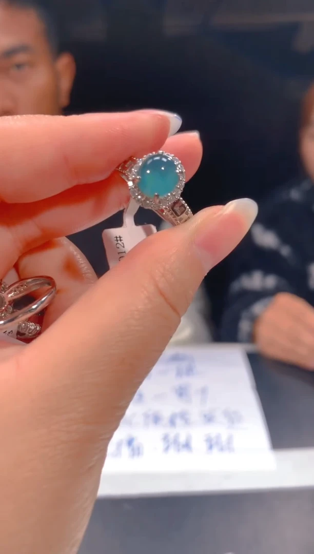 【闪购商品】定制翡翠未镶嵌11定制翡翠，多样性发货（发其一）