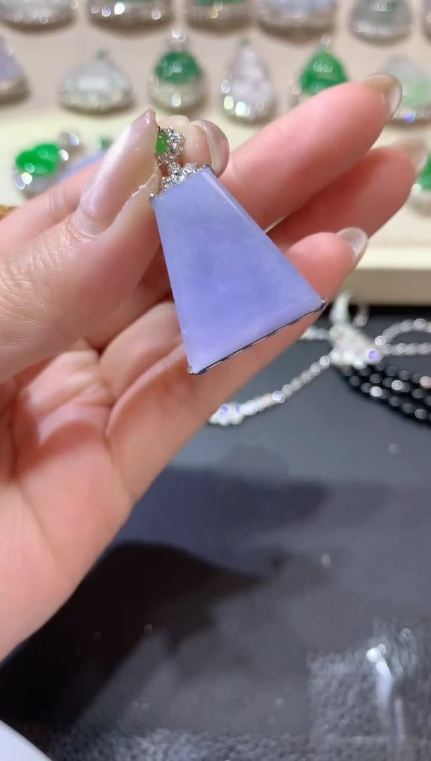 【闪购商品】翡翠吊坠(不含链)18K金镶嵌C6紫色有一定色差