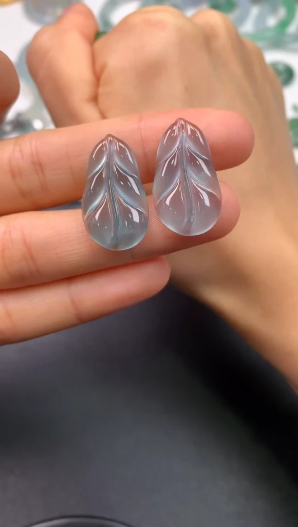 颈饰未镶嵌翡翠无鉴赏期无证书 一个